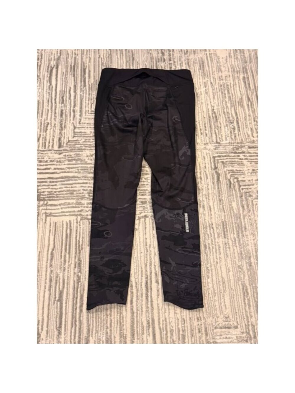 New Under Armour women's small (fitted) black/camo Storm Coldgear leggings - Picture 8 of 8